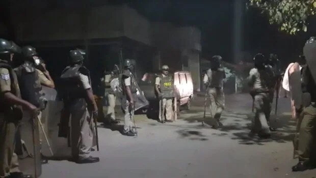 Karnataka's Shivamogga Tense After Bajrang Dal Member Killed, Schools Shut  | Sarkari Job Wale