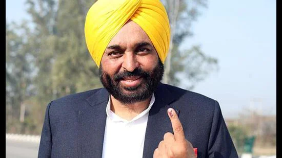 Mann votes in Mohali, says everyone wants change in state - Hindustan Times