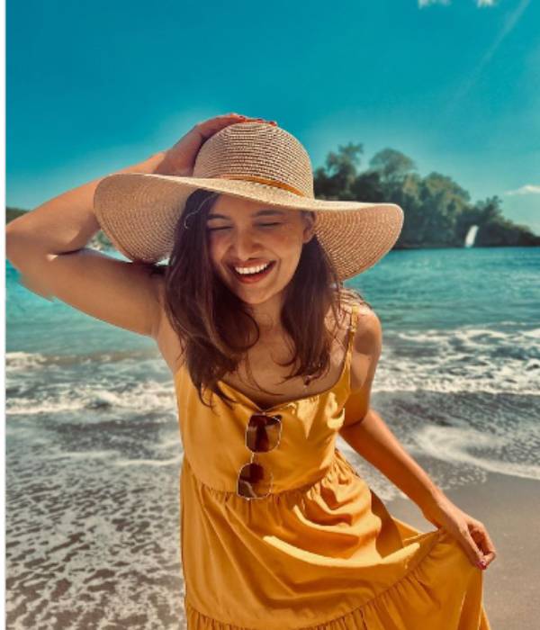 Actress vani bhojan latest beach photoshoot