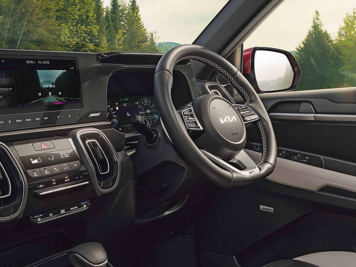 sonet suv interior