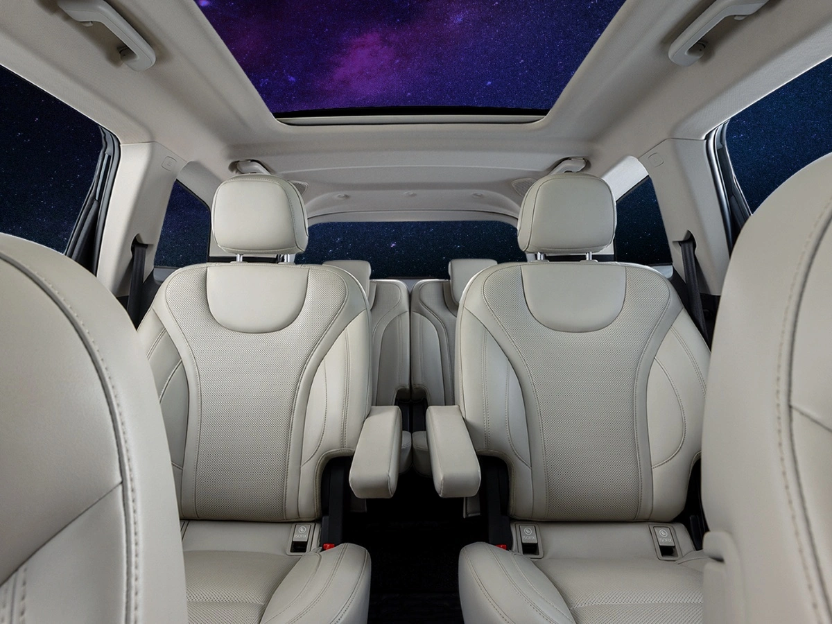 2024 mahindra xuv 700 captain seats