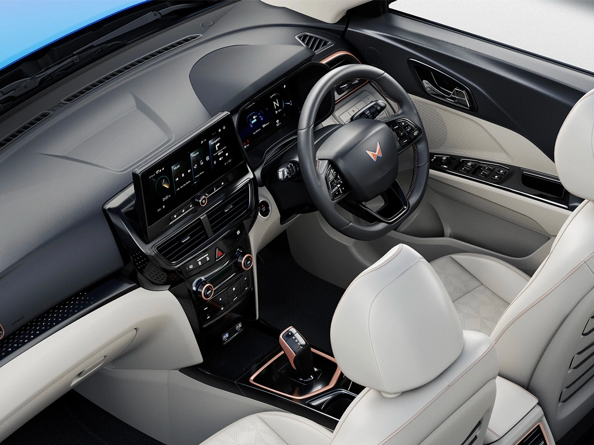 2024 mahindra xuv400 pro dashboard