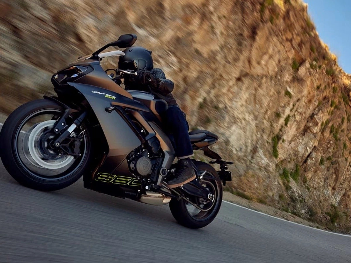 Triumph Daytona 660 bike