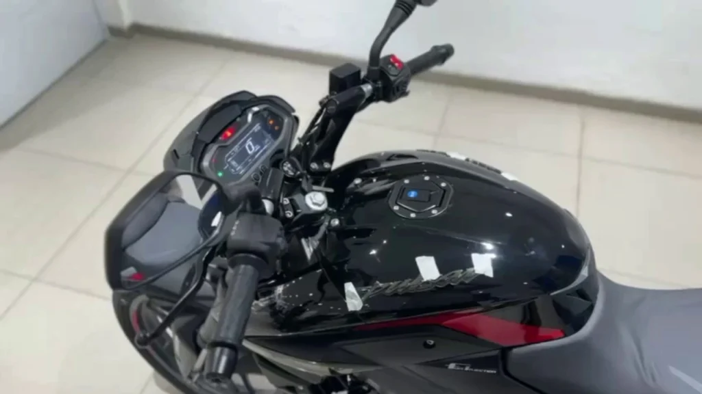 2024 bajaj pulsar ns200 cluster