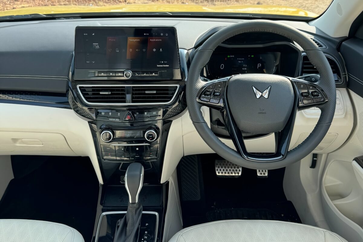 xuv 3xo interior