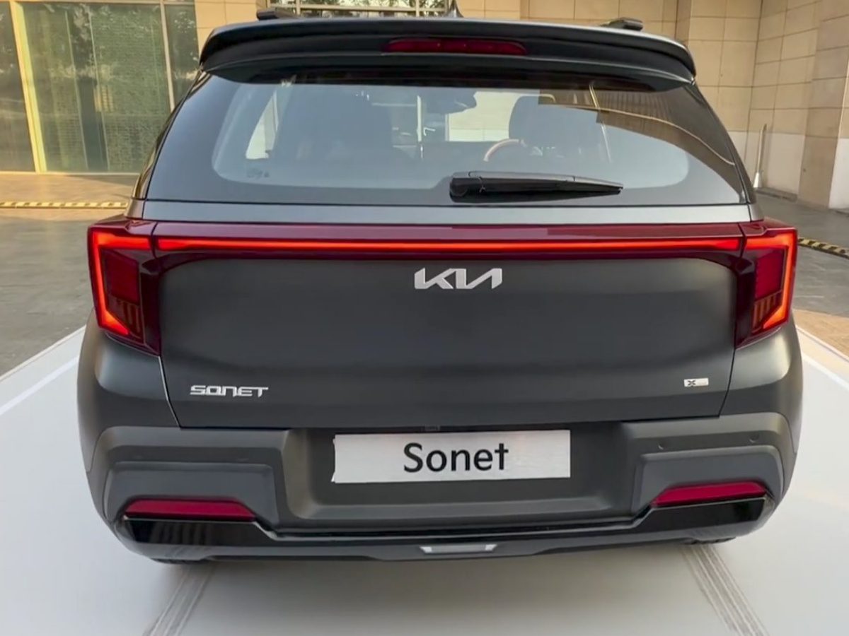 xline kia sonet rear