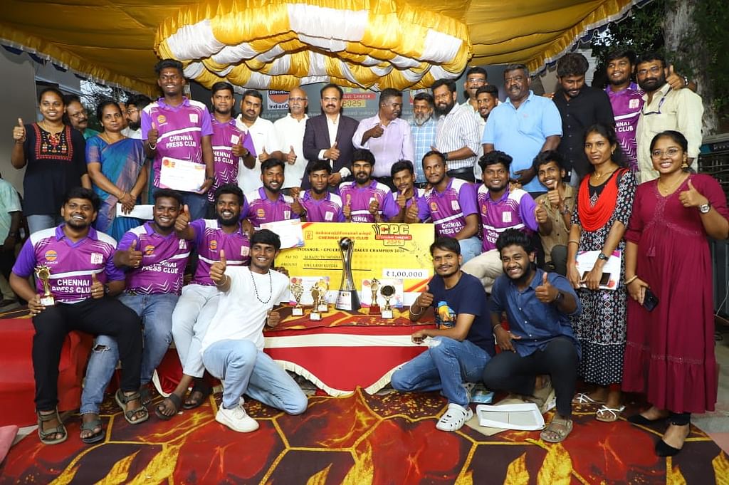 வெற்றிபெற்ற எம் நாடு அணியினர்