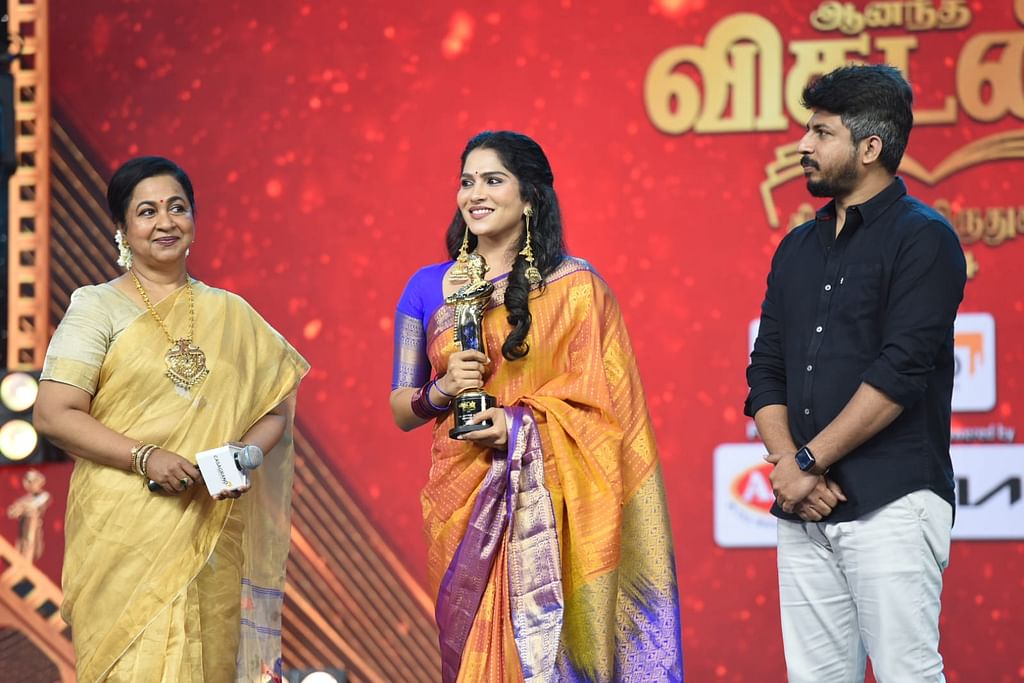 ஆனந்த விகடன் சினிமா விருது விழாவில்