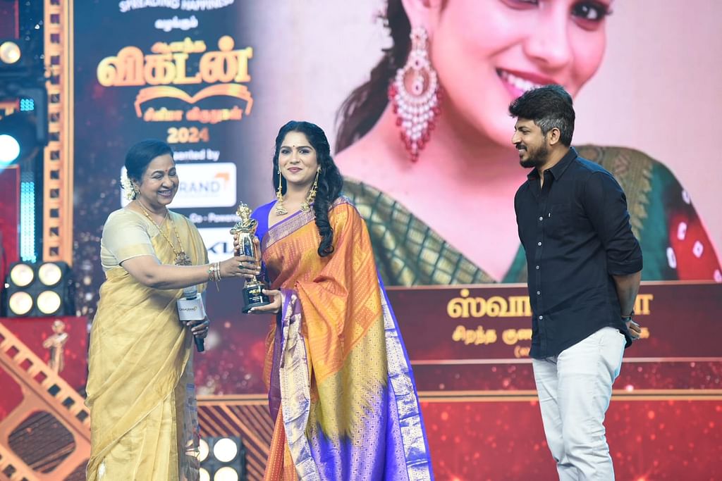 ஆனந்த விகடன் சினிமா விருது விழாவில்