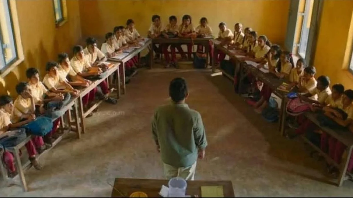 ப வடிவில் பள்ளி வகுப்பறை இருக்கைகள்