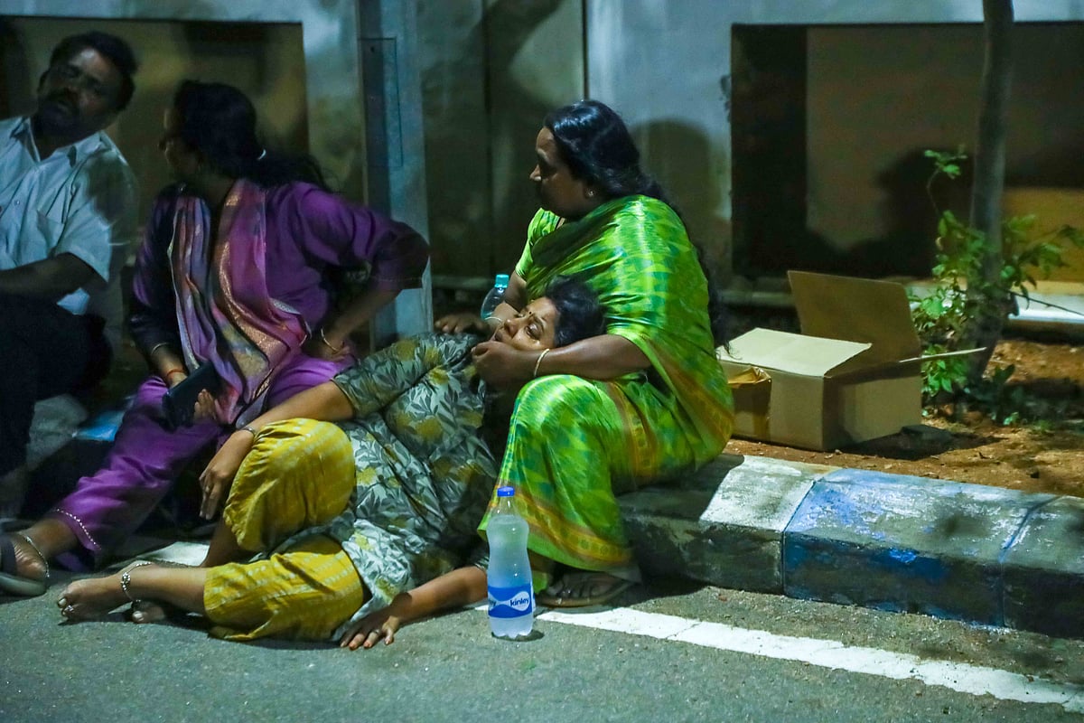 கரூர் கூட்ட நெரிசல் சோகக் காட்சிகள்