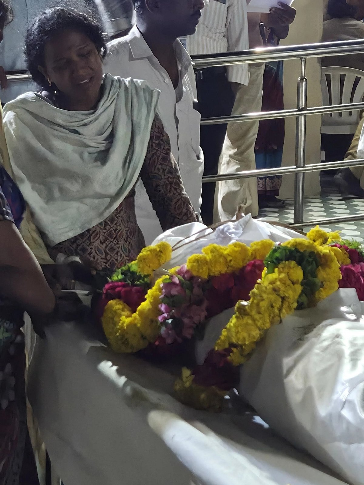 கரூர் கூட்ட நெரிசல் சோகக் காட்சிகள்