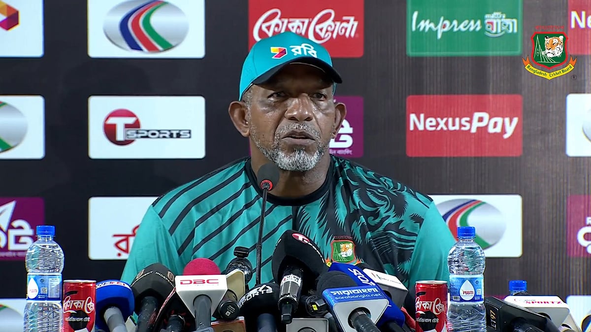 வங்காளதேச கிரிக்கெட் அணியின் பயிற்சியாளர் பில் சிம்மன்ஸ்