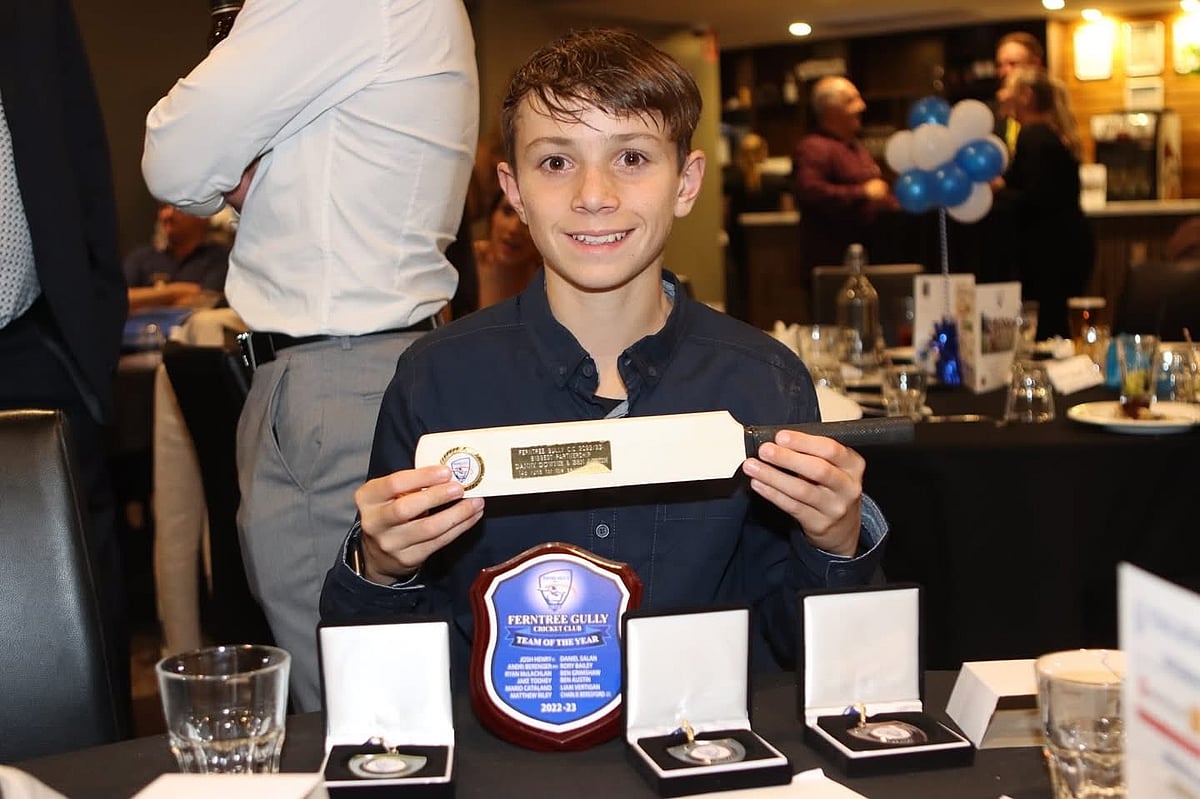 தலையில் கிரிக்கெட் பந்து பட்டு உயிரிழந்த பென் ஆஸ்டின் (17)