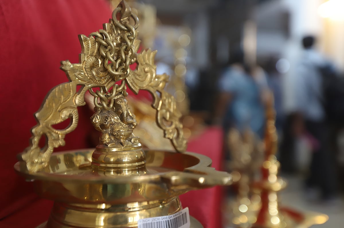 சென்னை பூம்புகாரில் அகல் விளக்குகள் கண்காட்சி