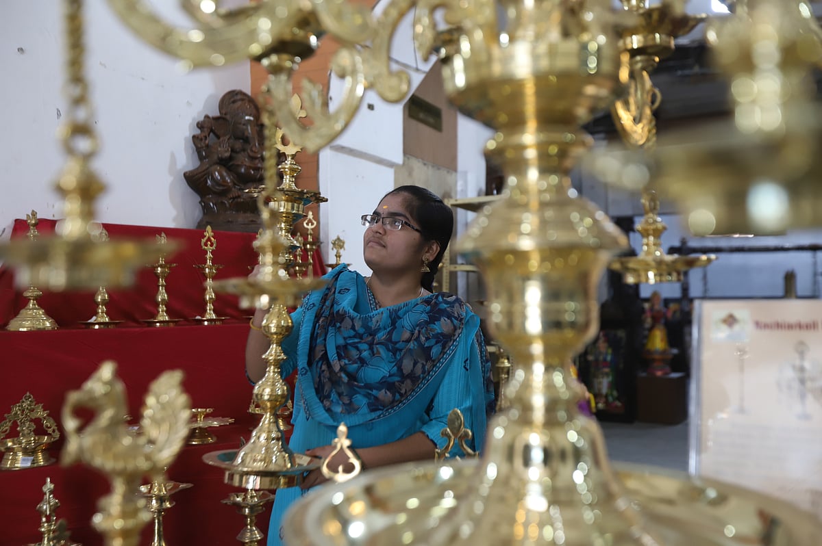 சென்னை பூம்புகாரில் அகல் விளக்குகள் கண்காட்சி