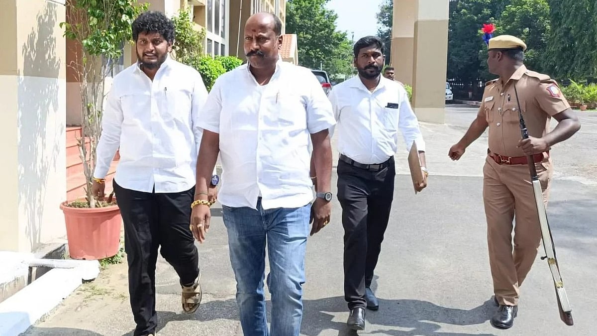 தவெக நிர்வாகிகள் மனு