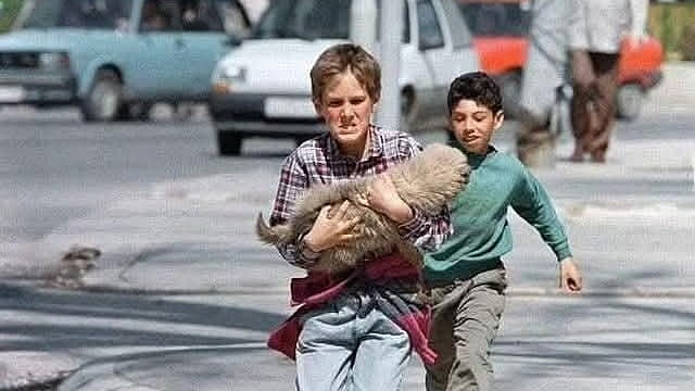 ஸ்நைப்பர் அலி - குழந்தைகள் பயந்து ஓடும் காட்சி