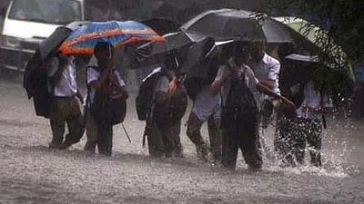 கனமழை காரணமாக பள்ளி, கல்லூரிகளுக்கு விடுமுறை