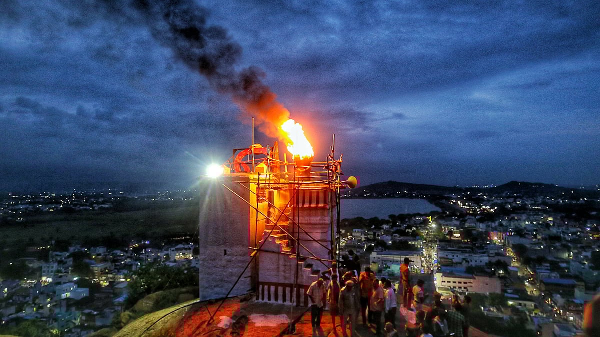 கார்த்திகை தீபம் - திருப்பரங்குன்றம்