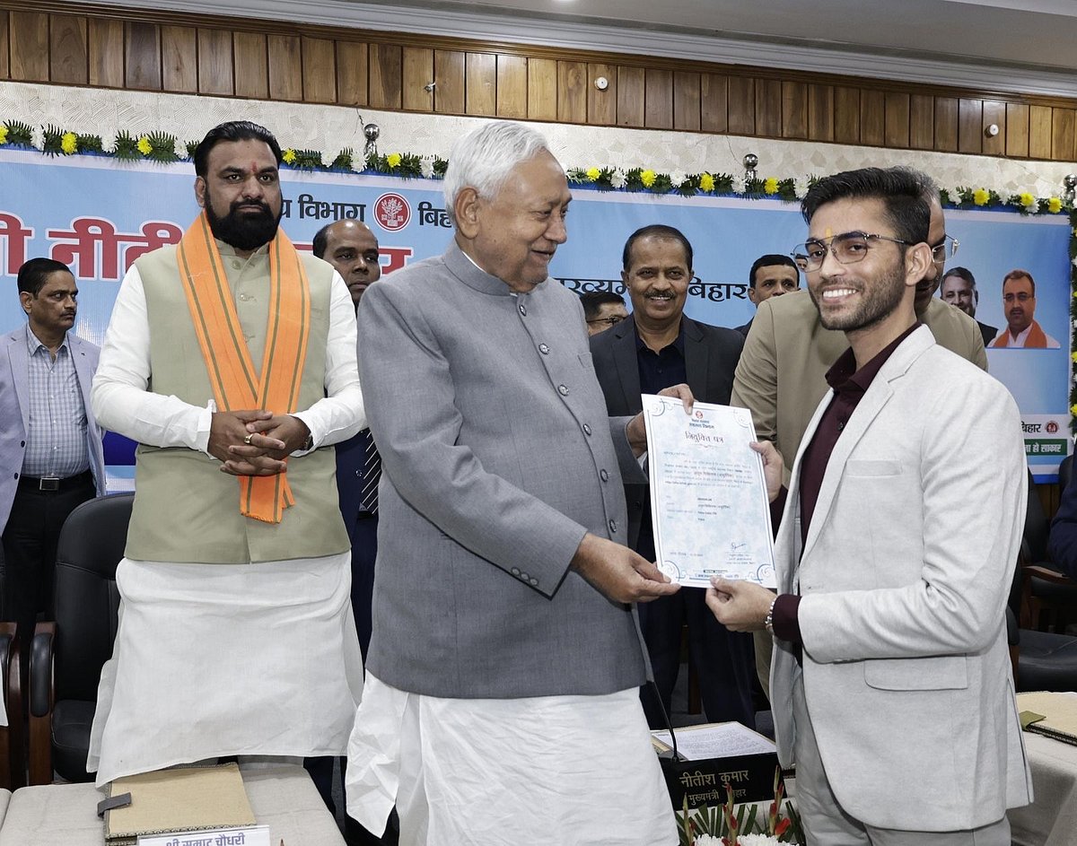 பட்டமளிப்பு விழா புகைப்படங்களில் ஒன்று