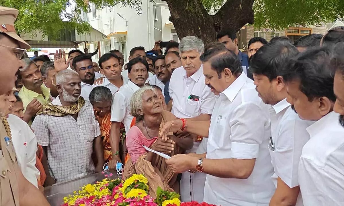 அதிமுக பொதுச்செயலாளர் எடப்பாடி பழனிசாமி