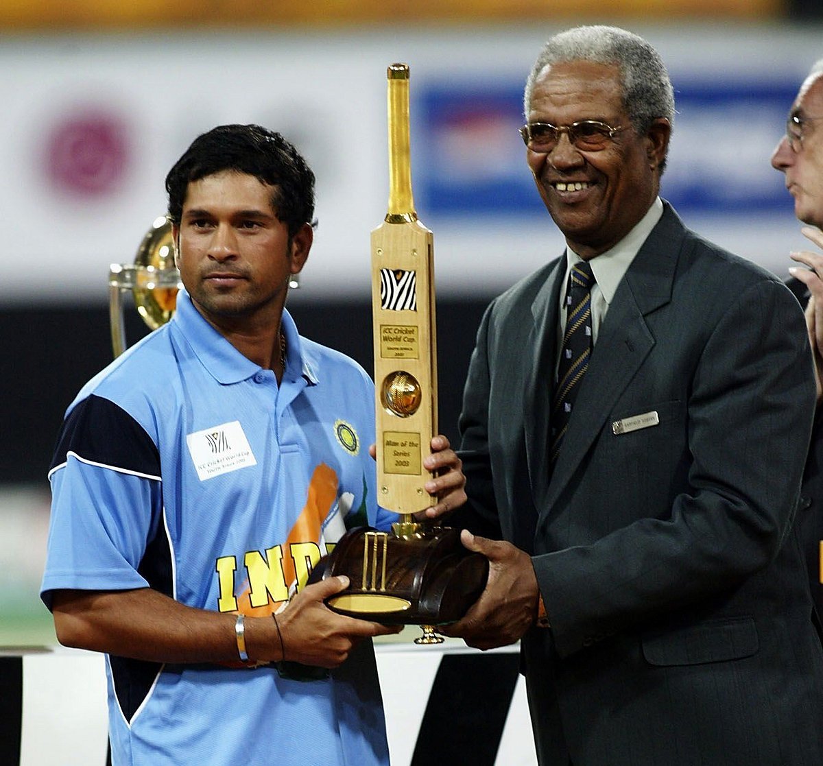 2003 உலகக் கோப்பையில் அதிக ரன்கள் அடித்து கோல்டன் பேட் வென்ற சச்சின்