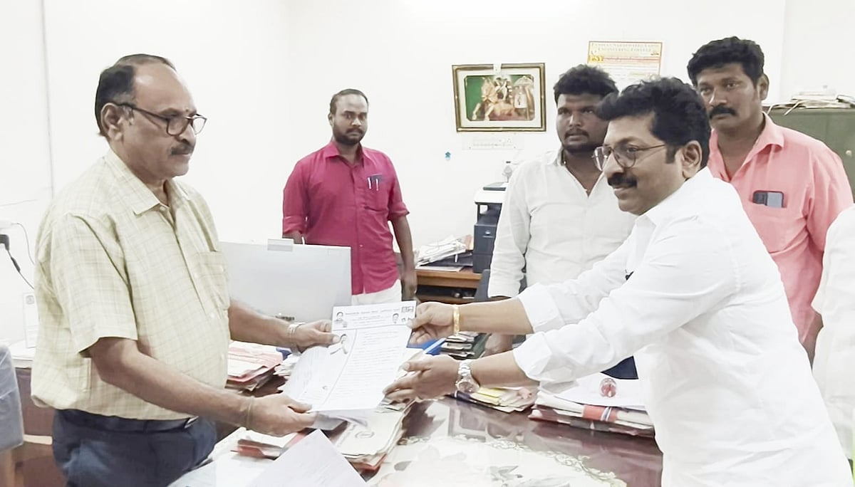 தேர்தல் அலுவலரிடம் புகார் அளித்த டாகடர் சரவணன்