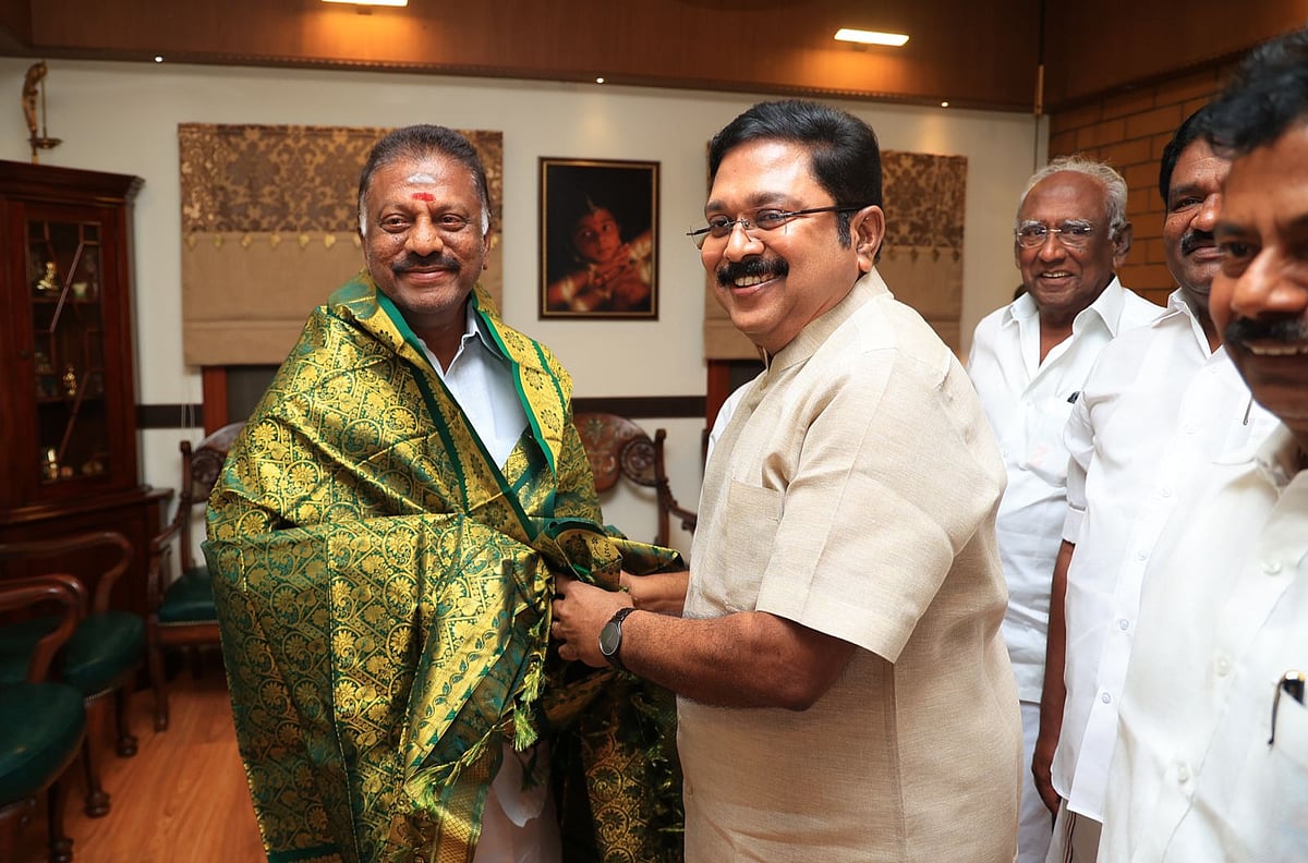 ஓ.பன்னீர்செல்வம் - டி.டி.வி.தினகரன்