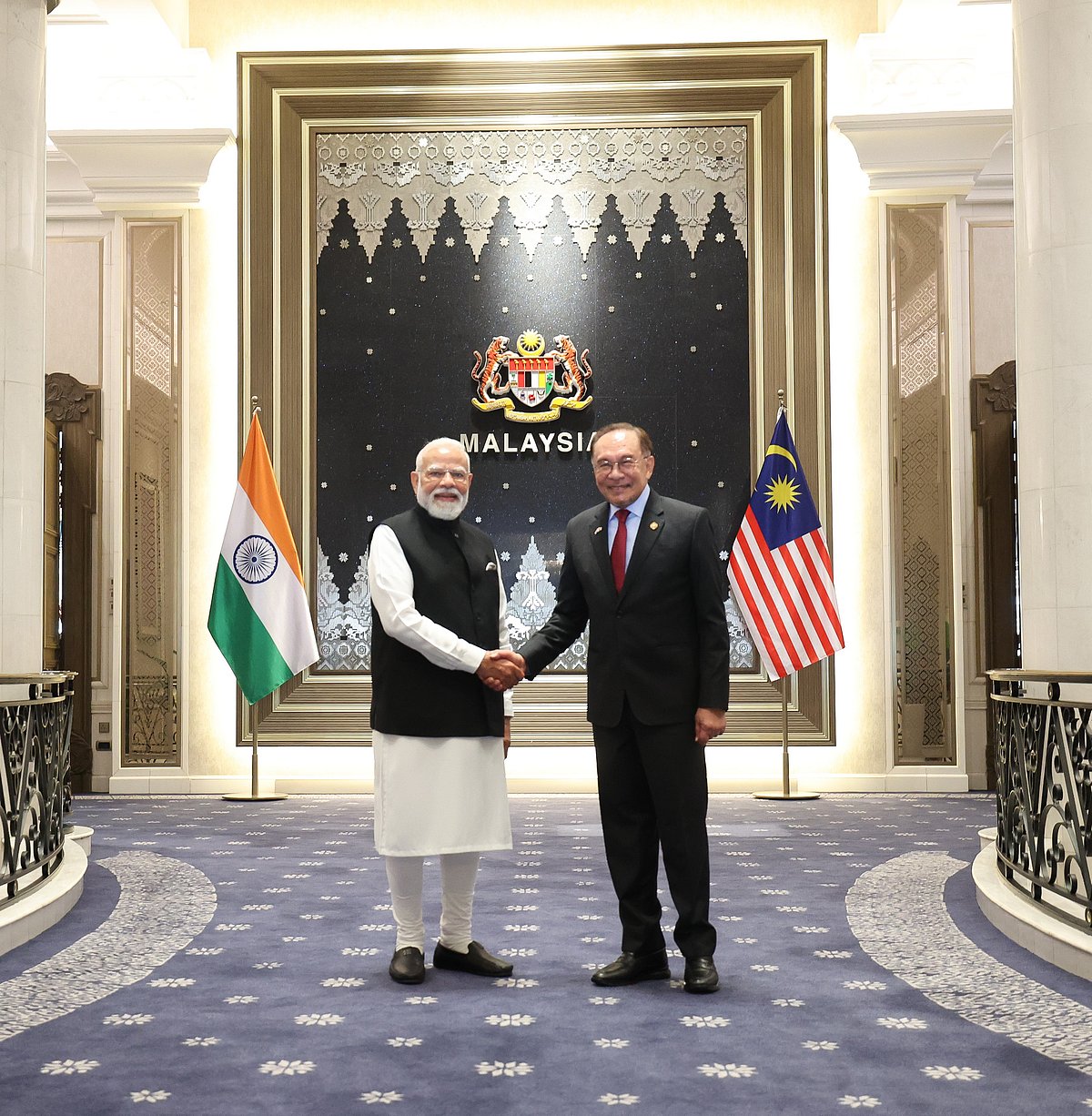 இந்திய பிரதமர் மோடி - மலேசிய பிரதமர் அன்வர் இப்ராஹிம்