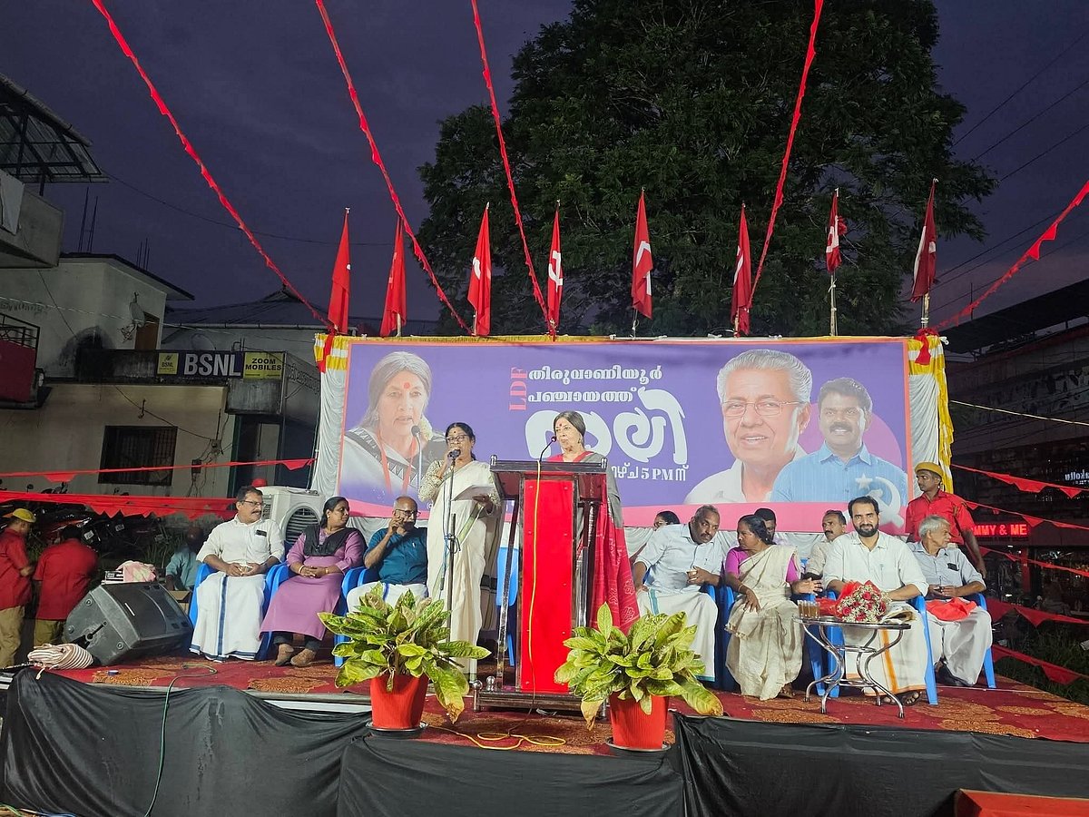 பிருந்தா காரத் கேரளத்தில் தேர்தல் பிரசாரம் மேற்கொண்டார்