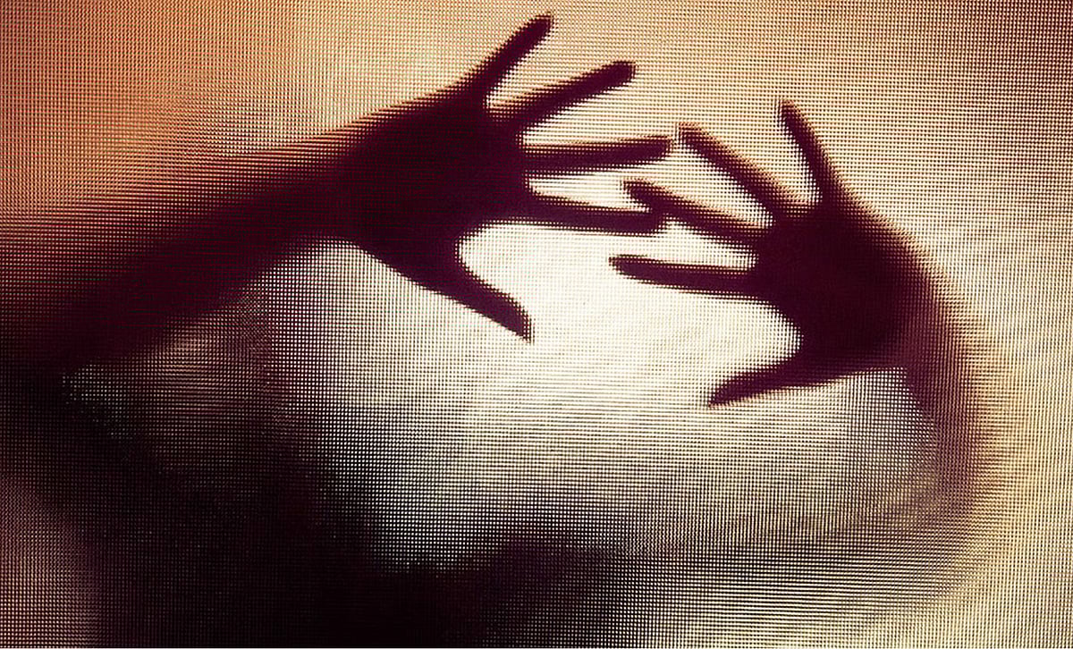 பாலியல் புகார்